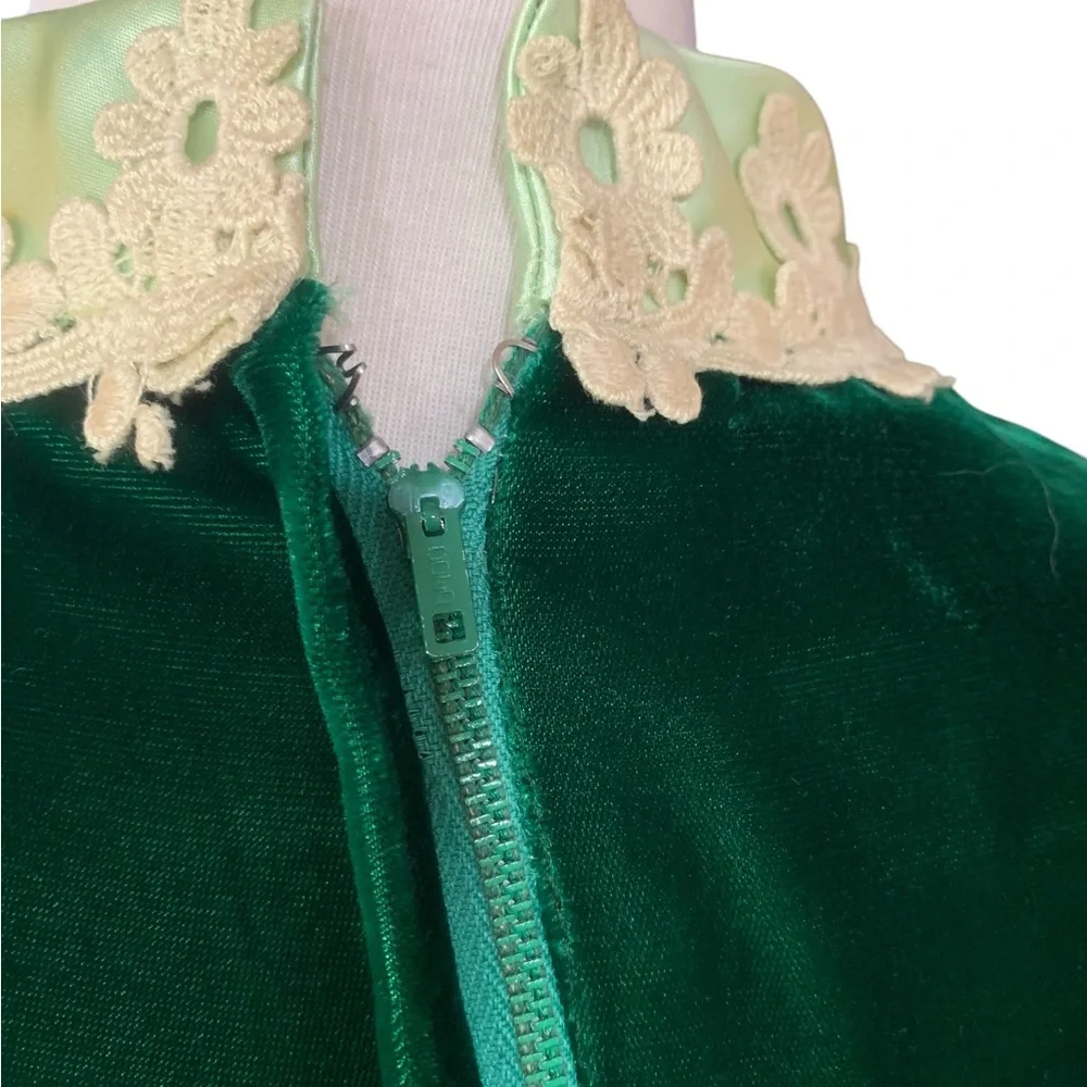 Vintage 60’s emerald green velvet mock neck maxi dress with lace detail size M - Picture 10 of 10